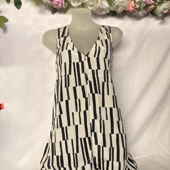 Vince Silk Top. 🎁 - Picture 2 of 5